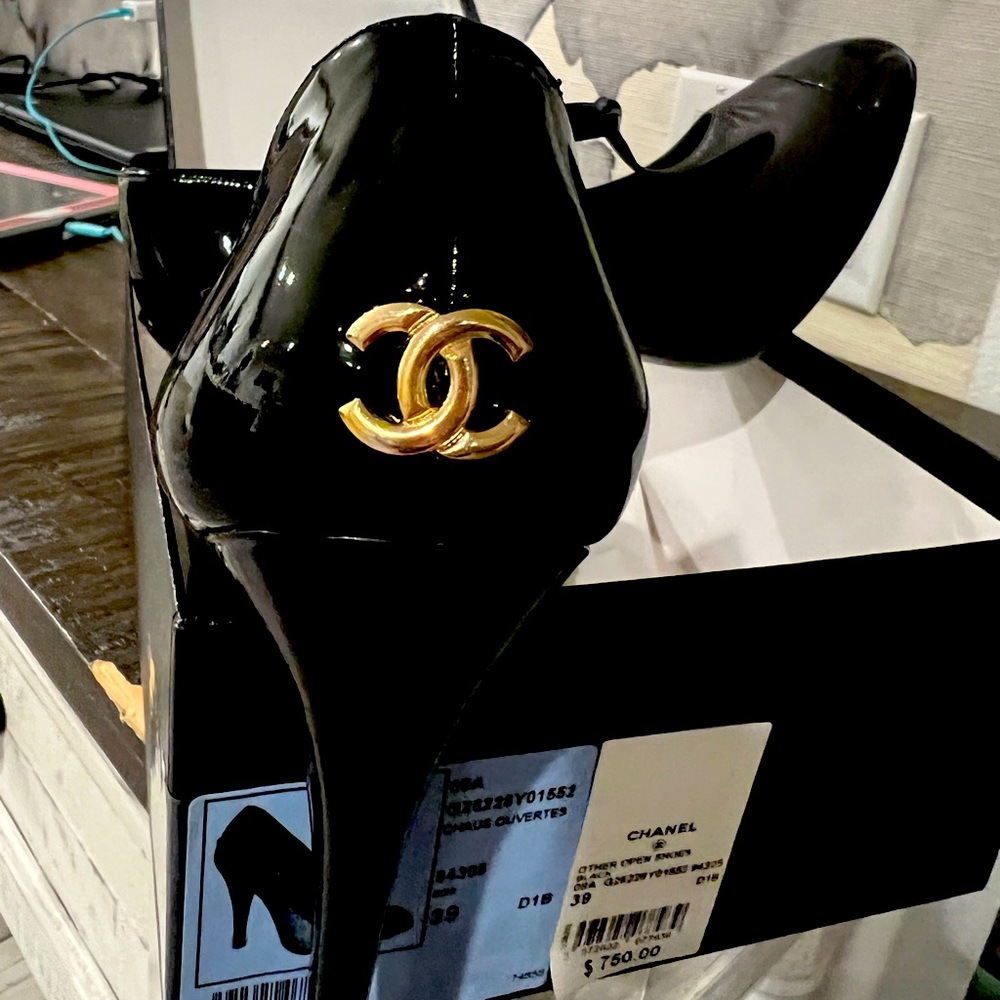 Chanel pumps